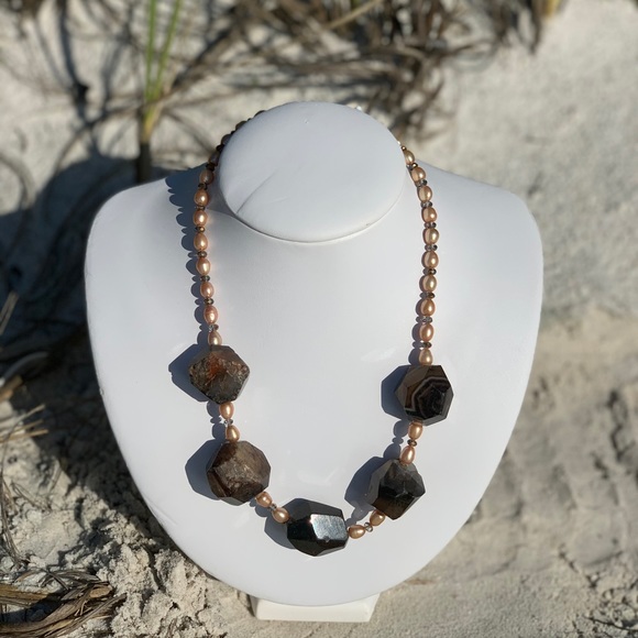 Beccas Baubles Jewelry - Agate with Freshwater Pearls and Swarovski Crystal
